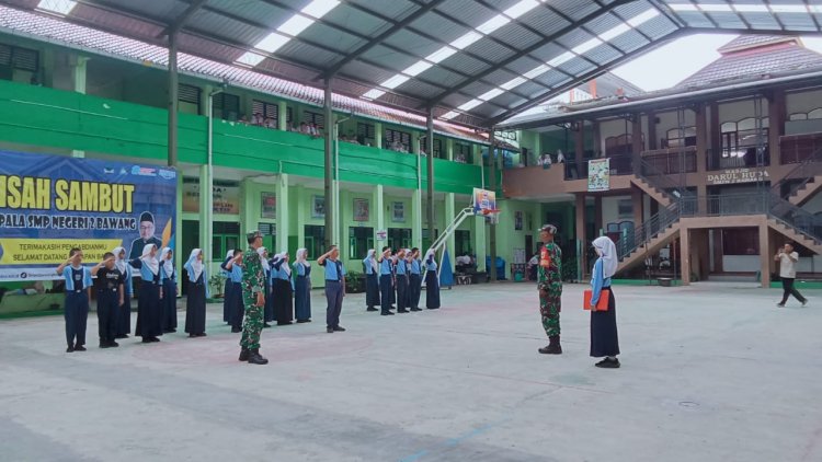 Babinsa Koramil 10/Bawang Berikan Wasbang dan Latihan PBB Dasar